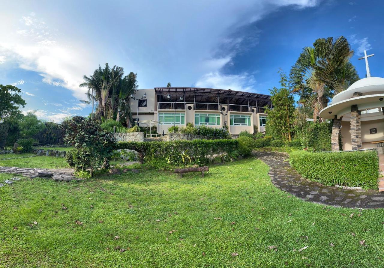 The Lakeview Suites Tagaytay City Buitenkant foto