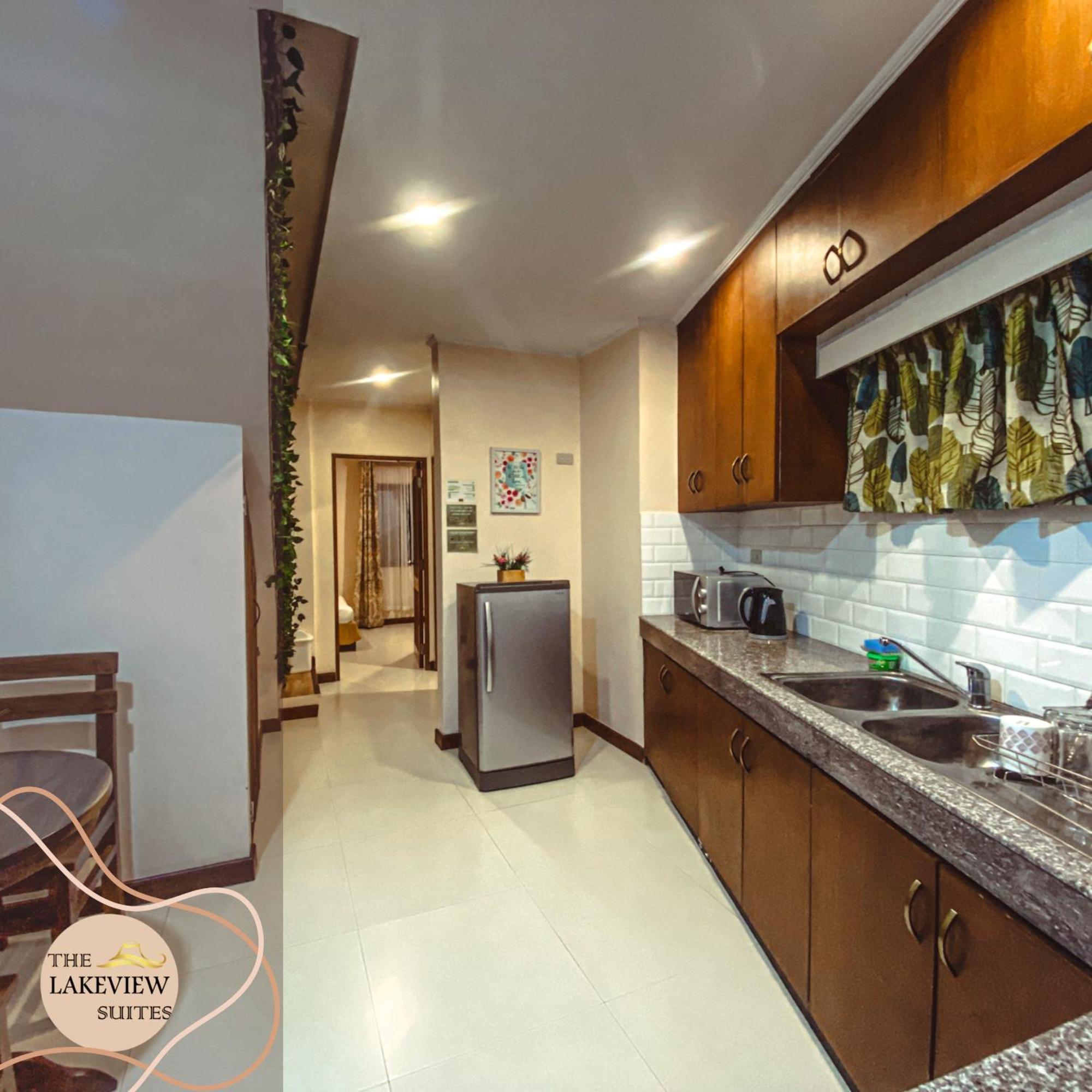 The Lakeview Suites Tagaytay City Buitenkant foto