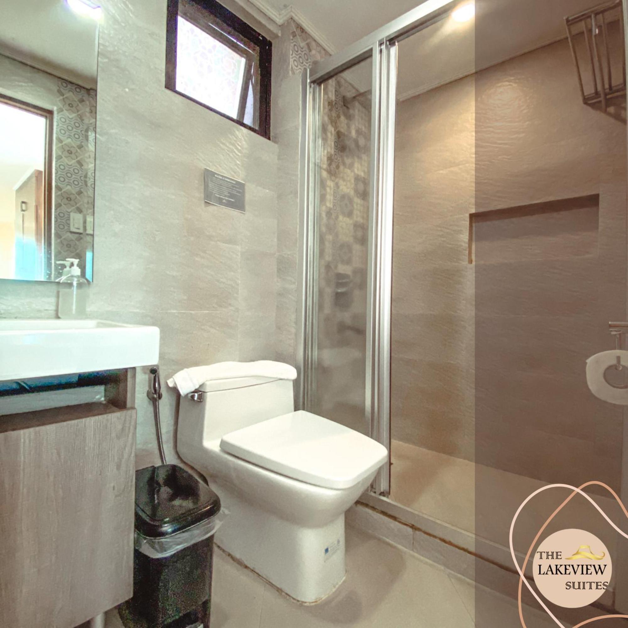 The Lakeview Suites Tagaytay City Buitenkant foto