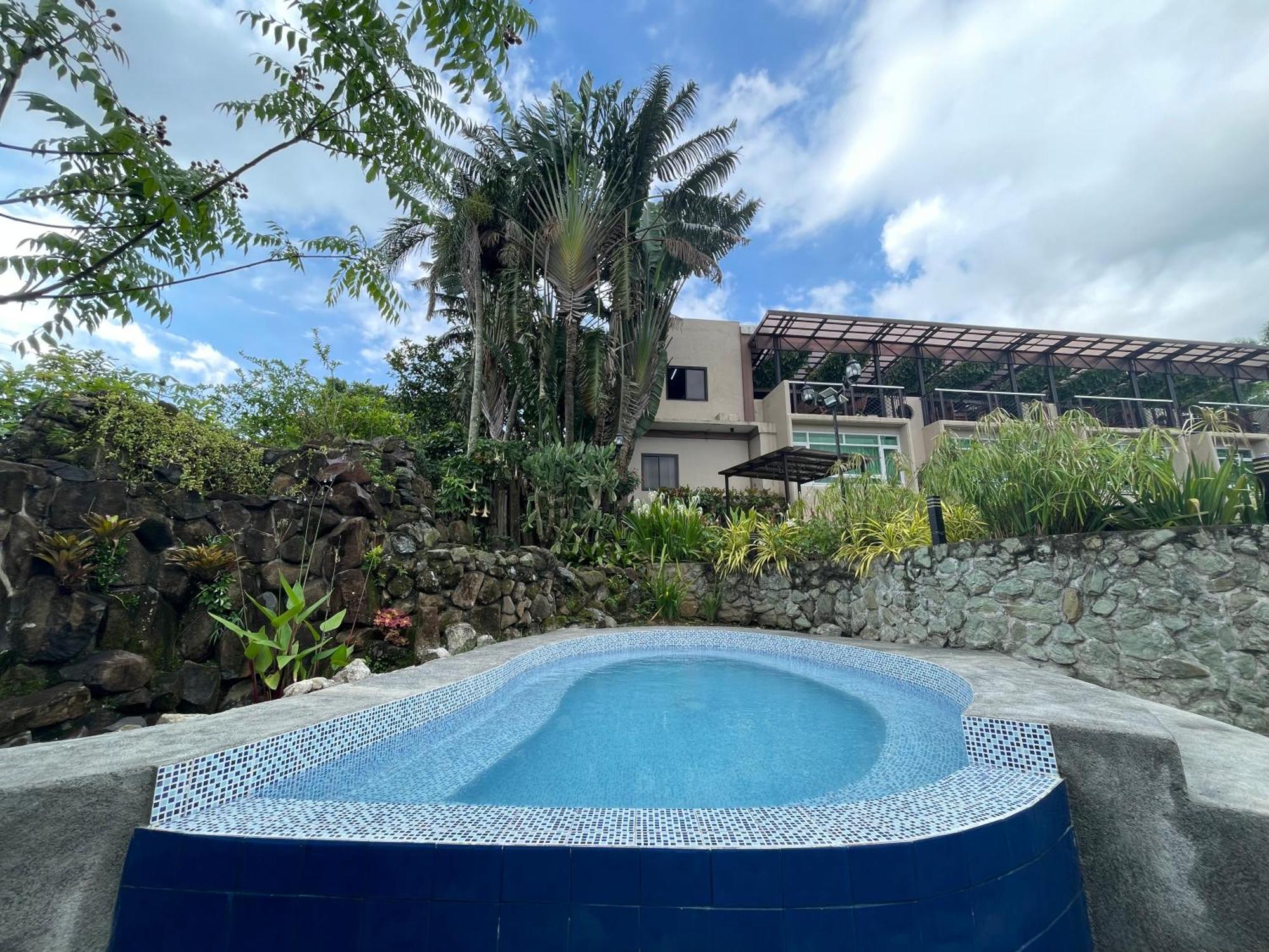 The Lakeview Suites Tagaytay City Buitenkant foto