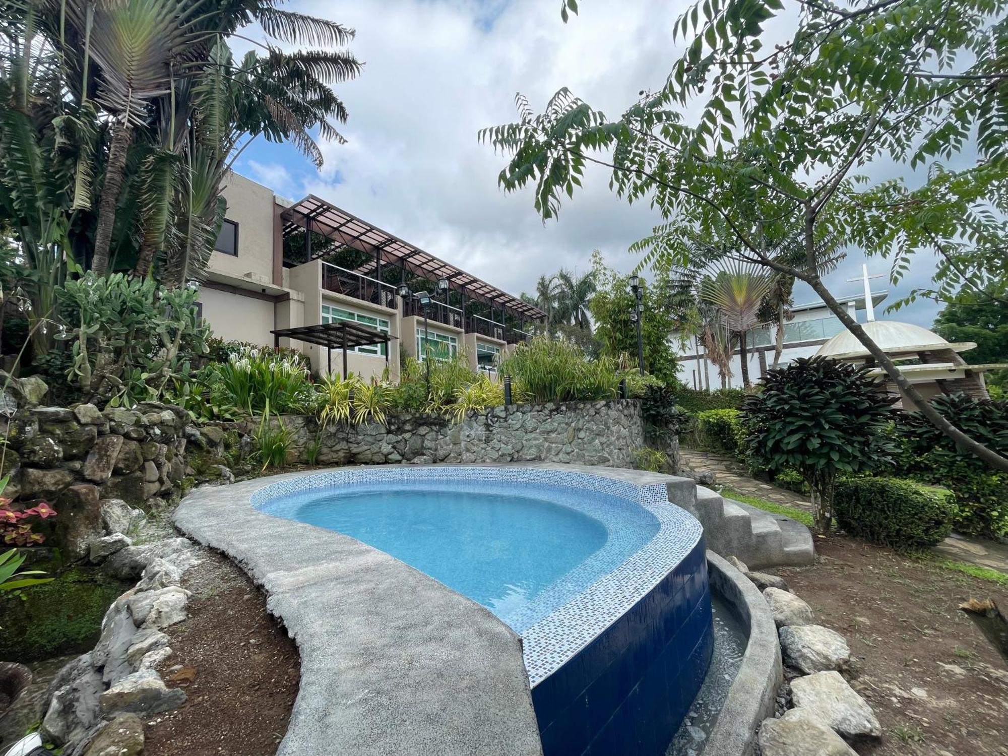 The Lakeview Suites Tagaytay City Buitenkant foto
